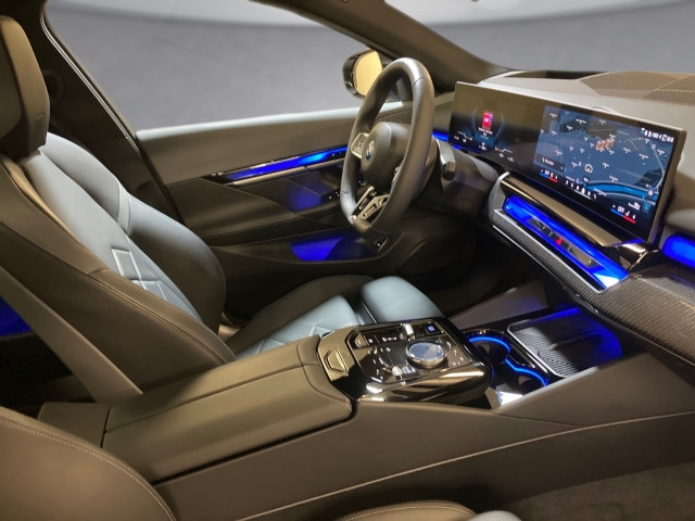 Bild 2: BMW i5 xDrive40 Touring