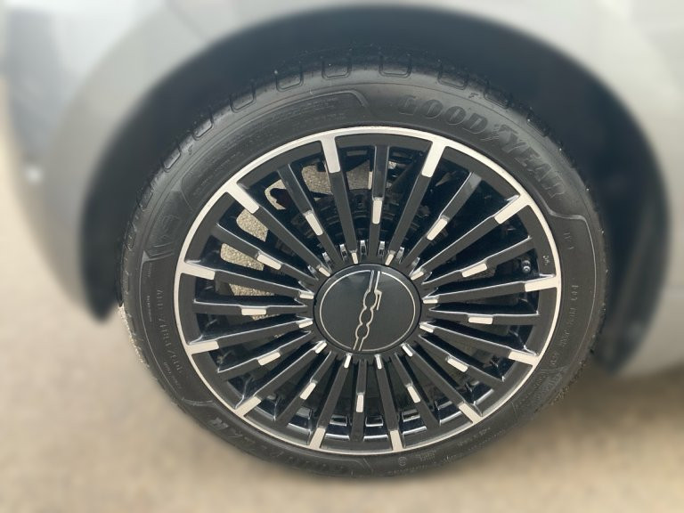 Bild 4: Fiat 500C Elektro La Prima 42 kWh