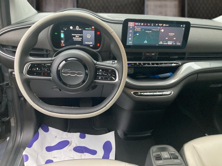 Bild 6: Fiat 500C Elektro La Prima 42 kWh