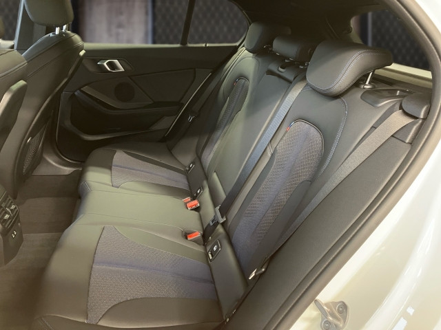 Bild 8: BMW 118d 5-Türer F40