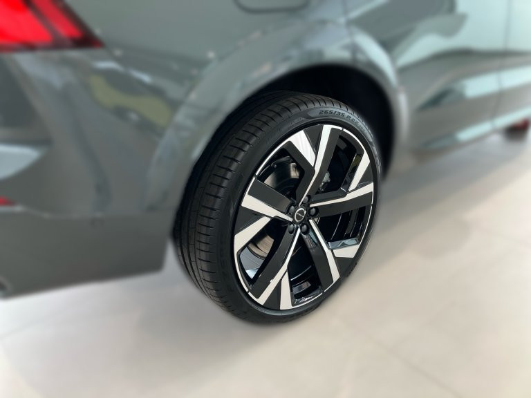 Bild 4: VOLVO PKW XC60 Ultra, T8 AWD Plug-in Hybrid, Elektrisch/Benzin, Dark