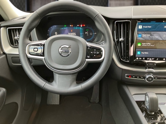 Bild 6: VOLVO PKW XC60 Plus, T6 Plug-in Hybrid, Elektrisch/Benzin, Dark