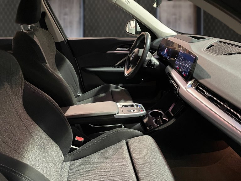 Bild 5: BMW iX1 xDrive30 U11