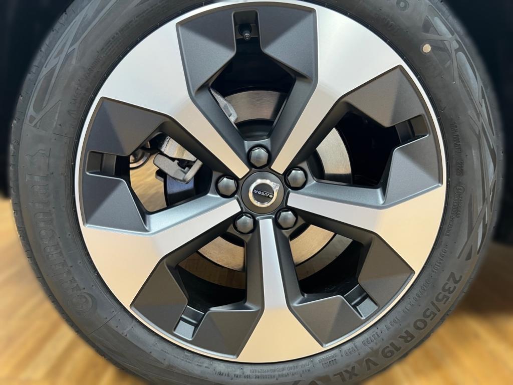 Bild 4: Volvo XC40 B3 Mild Hybrid Plus Dark