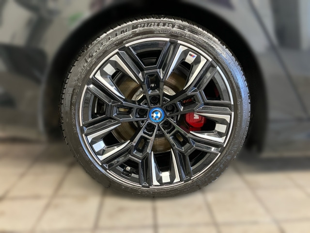 Bild 4: BMW i5 M60 xDrive Limousine G60