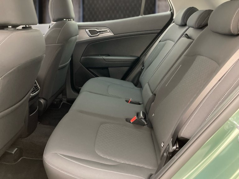 Bild 8: Kia SPORTAGE/SILBER/UVO/1.6/TGDI/48V/DCT7/0/160/ISG