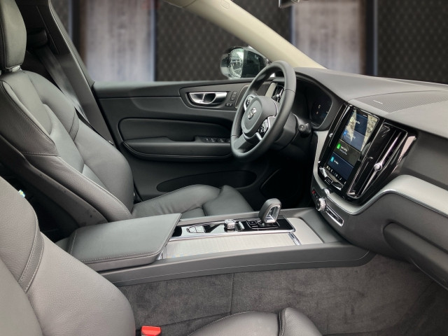 Bild 5: VOLVO PKW XC60 Plus, T6 Plug-in Hybrid, Elektrisch/Benzin, Dark