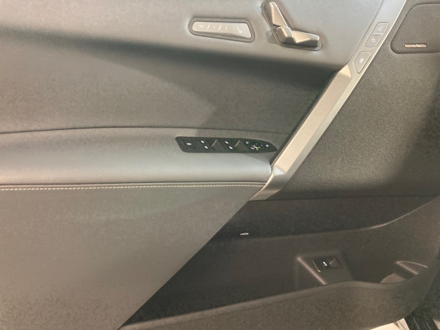 Bild 9: BMW PKW i-Serie iX xDrive45