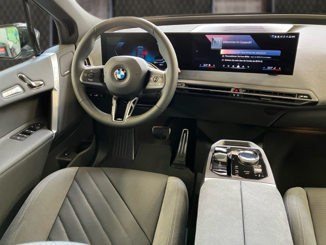 Bild 6: BMW PKW i-Serie iX xDrive45