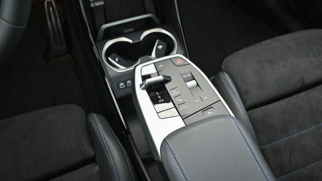 Bild 3: BMW iX2 eDrive 20 U10