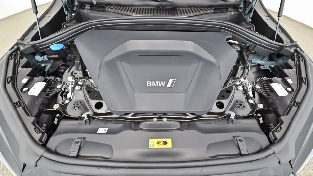 Bild 5: BMW iX2 eDrive 20 U10