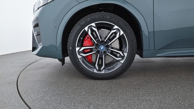 Bild 6: BMW iX2 eDrive 20 U10