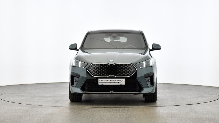 Bild 7: BMW iX2 eDrive 20 U10
