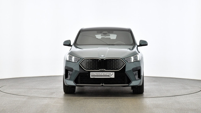 Bild 7: BMW iX2 eDrive 20 U10