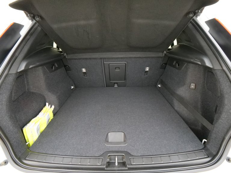 Bild 11: VOLVO PKW XC40 Recharge R-Desi