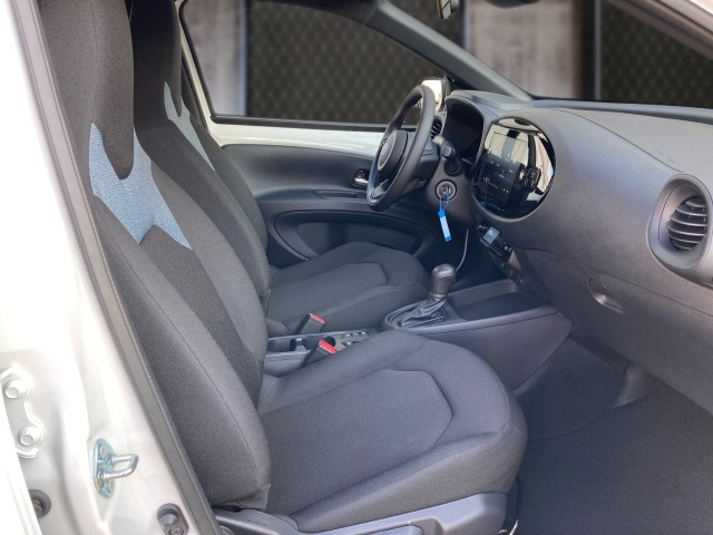 Bild 5: Toyota AYGO X 1,5 l Active CVT