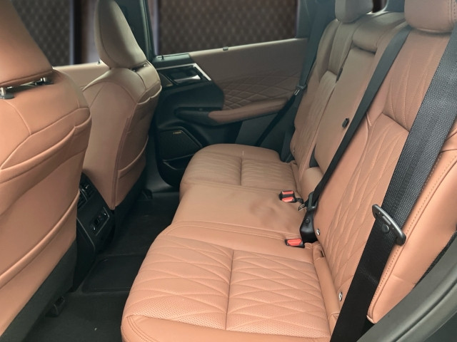 Bild 8: Mitsubishi Outlander PHEV 2,4 4WD Diamond Luxury Led. Braun