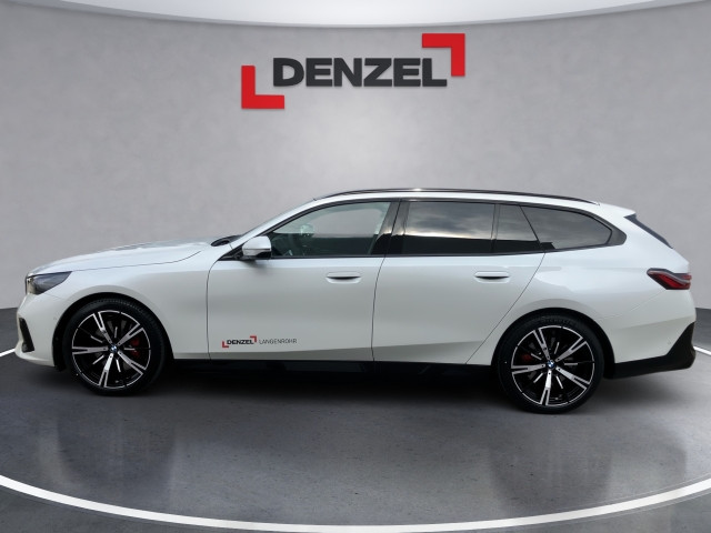 Bild 1: BMW i5 eDrive40 Touring