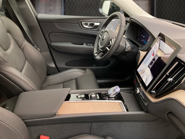 Bild 5: VOLVO PKW XC60 Ultra, T6 AWD Plug-in Hybrid, Elektrisch/Benzin, Dark