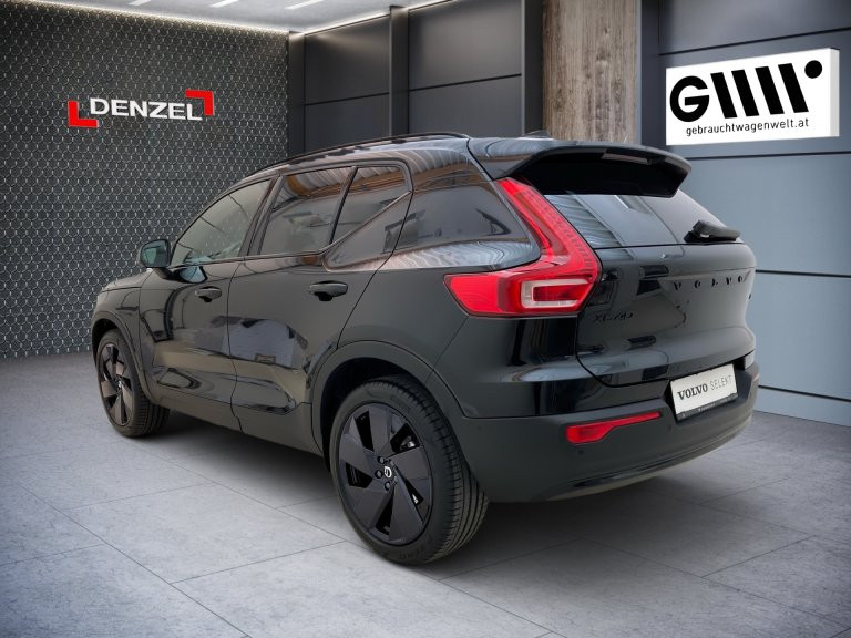Bild 2: VOLVO PKW XC40 Black Edition Plus, B4 Mild Hybrid, Benzin
