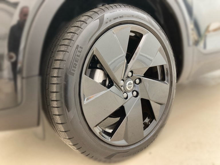 Bild 4: VOLVO PKW XC40 Black Edition Plus, B4 Mild Hybrid, Benzin