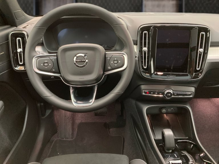 Bild 6: VOLVO PKW XC40 Plus, B3 Mild Hybrid, Benzin, Dark