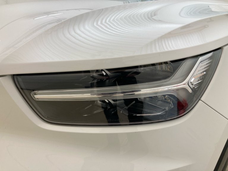 Bild 11: VOLVO PKW XC40 D4 Momentum AWD Geartronic