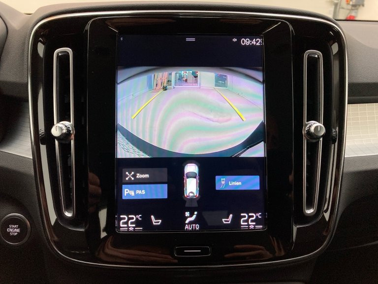 Bild 13: VOLVO PKW XC40 D4 Momentum AWD Geartronic