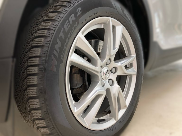 Bild 4: VOLVO PKW XC40 D4 Momentum AWD Geartronic