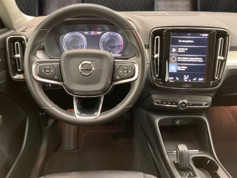 Bild 6: VOLVO PKW XC40 D4 Momentum AWD Geartronic
