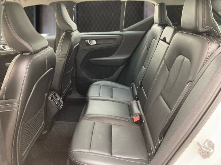 Bild 8: VOLVO PKW XC40 D4 Momentum AWD Geartronic