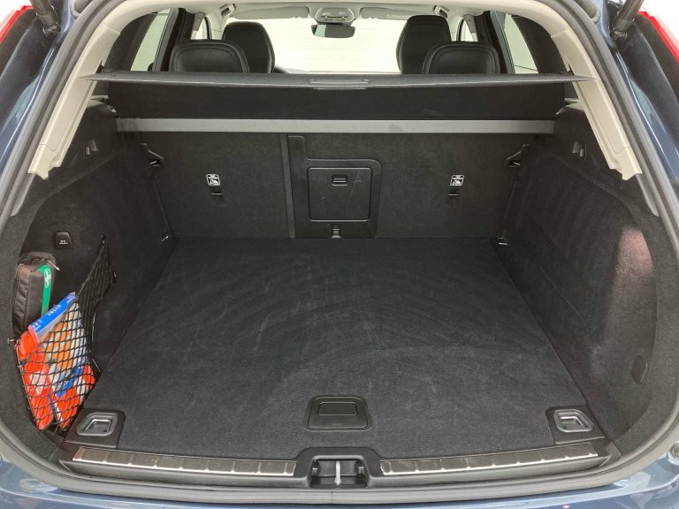 Bild 9: VOLVO PKW XC60 Plus, B5 Mild Hybrid, Benzin, Dark