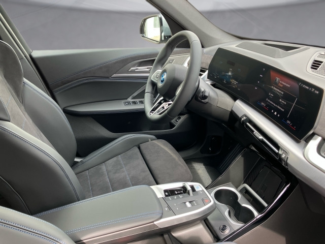 Bild 9: BMW iX1 xDrive30 U11