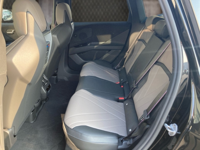 Bild 8: BMW iX3 50 xDrive