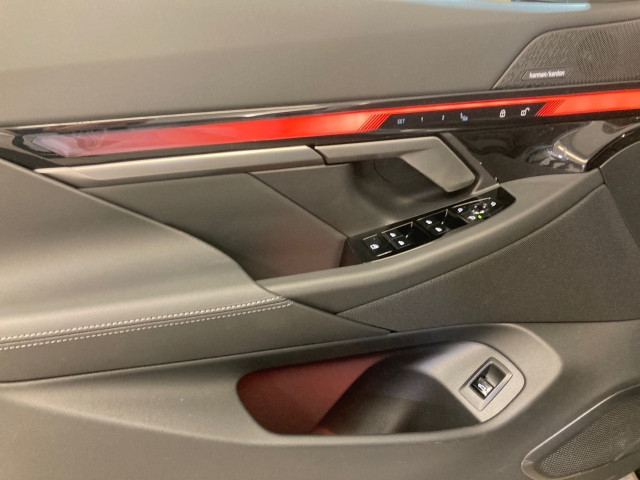 Bild 9: BMW i5 eDrive40 Limousine