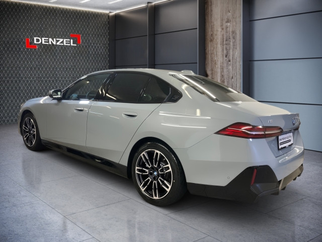 Bild 2: BMW i5 eDrive40 Limousine