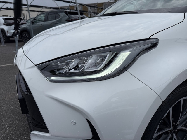 Bild 11: Toyota Yaris- 1,5 l Hybrid Teamplayer