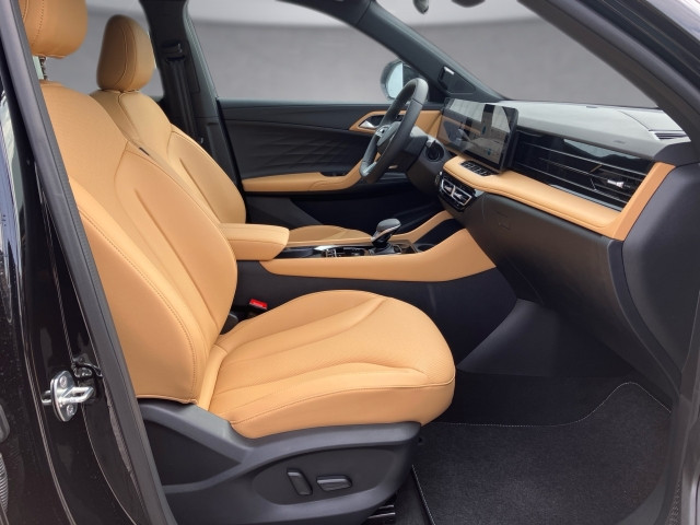 Bild 10: MG HS HEV Luxury Lenkradhzg. 25.5