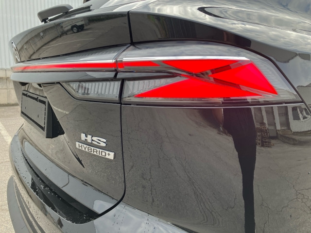 Bild 13: MG HS HEV Luxury Lenkradhzg. 25.5