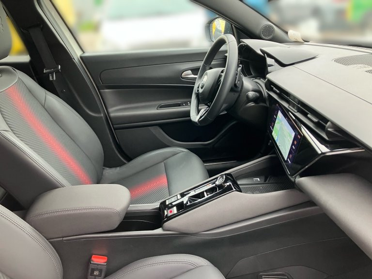 Bild 10: Alfa Junior Ibrida Speciale 1.2 136PS MHEV FWD