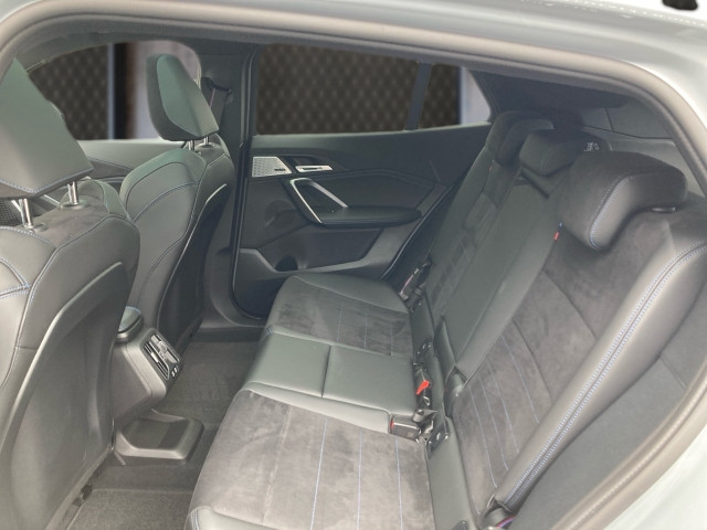 Bild 8: BMW iX2 xDrive30 U10