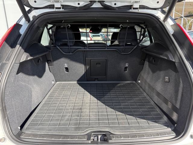 Bild 9: VOLVO PKW XC40 D3 R-Design AWD