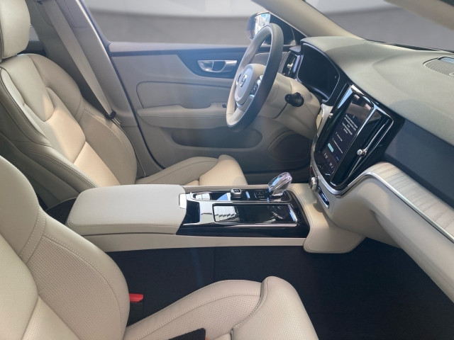 Bild 8: VOLVO PKW V60 Plus, T6 eAWD Plug-in Hybrid, Elektrisch/Benzin, Dark