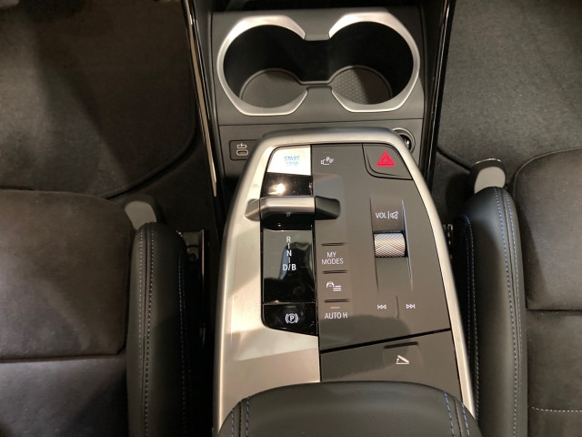 Bild 14: BMW iX2 eDrive 20 U10