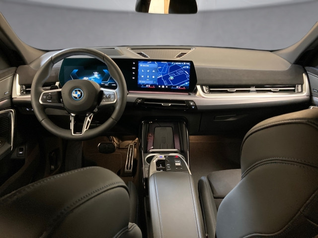 Bild 8: BMW iX2 eDrive 20 U10