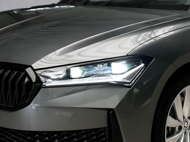 Bild 6: Skoda Superb Kombi 1,5 TSI