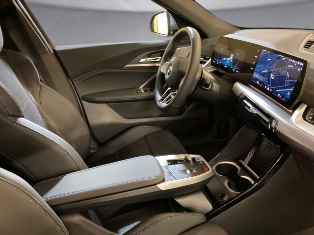 Bild 10: BMW iX2 eDrive 20 U10