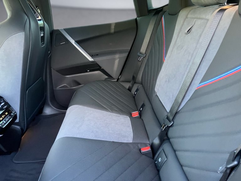 Bild 9: BMW PKW i-Serie iX xDrive45 I20