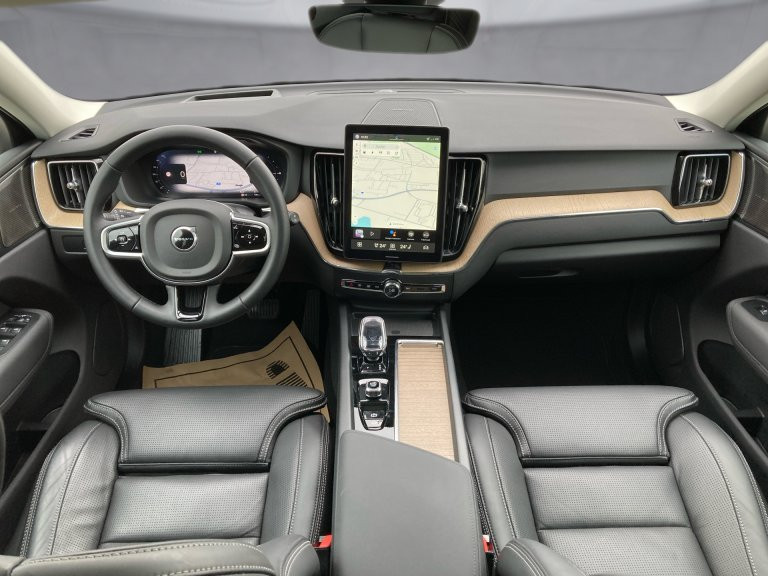 Bild 8: VOLVO PKW XC60 Plus, T6 eAWD Plug-in Hybrid, Elektrisch/Benzin, Bright