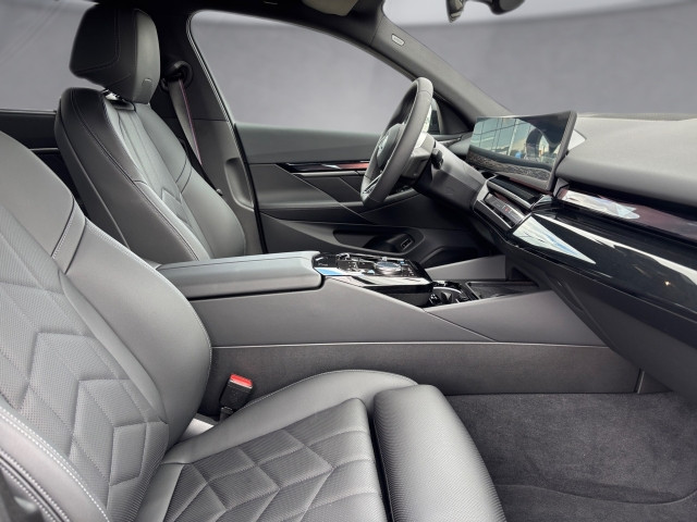 Bild 10: BMW i5 eDrive40 Limousine